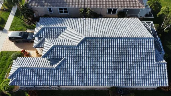 Veleros Roofing Logo