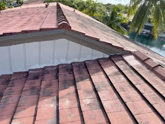 Velez maintenance Logo