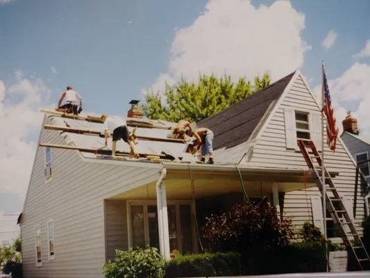 VeriSeal Roofing Logo