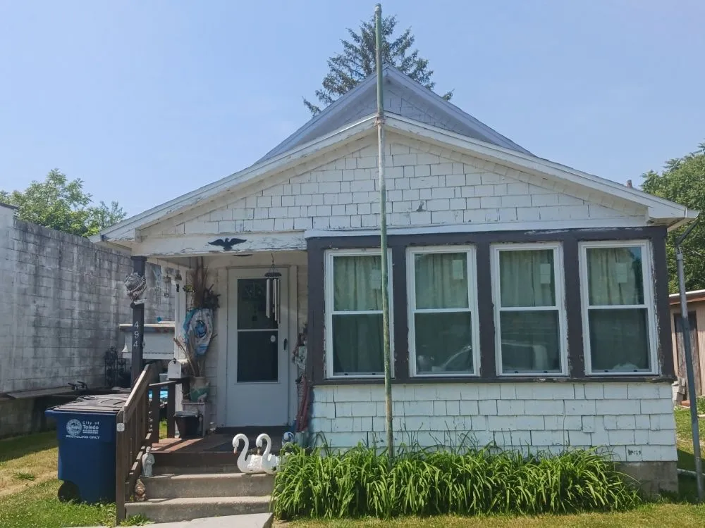 Slide of Vermilion Vinyl Home Exteriors