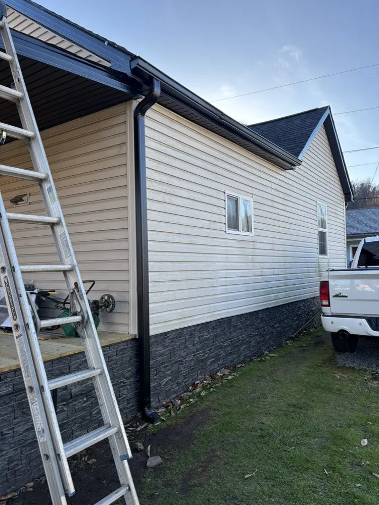 Emergency metal roofing installation in Tunnelton, WV - Vest Construction