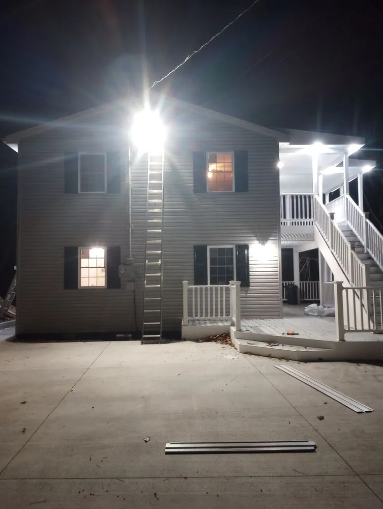 Licensed flat roof repair experts serving Tunnelton, WV - Vest Construction