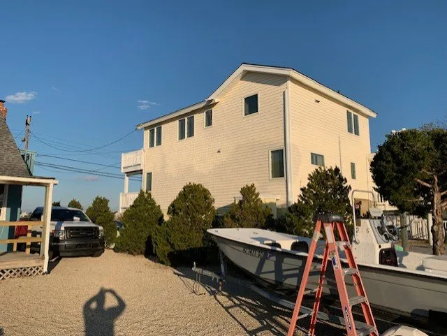 Top-rated shingle roofing service for residential properties in Ivyland, PA by Viking Exteriors