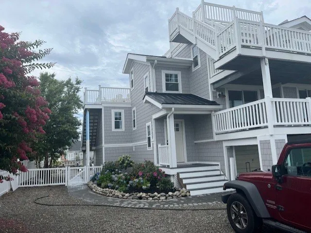 Professional roof installation same-day service across Ivyland, PA - Viking Exteriors