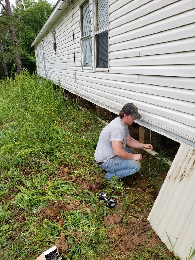 Professional shingle roofing service experts serving Thaxton, MS - VIking Remodeling and Siding