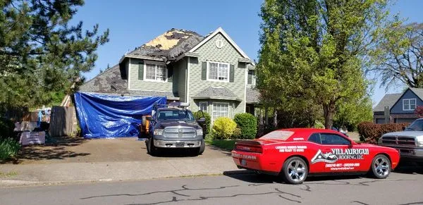 Villaurigui Roofing Logo