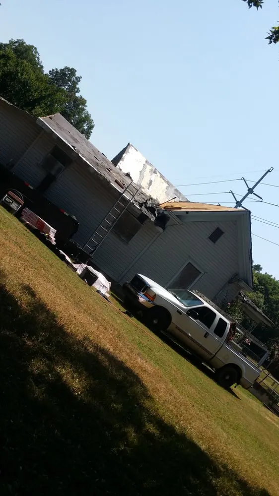 Slide of Villeda Roofing