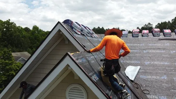 Vinco Roofing & Gutters Logo