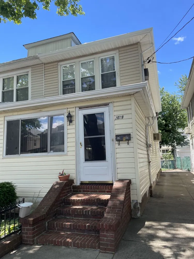 Slide of Vinyl Pro Contracting