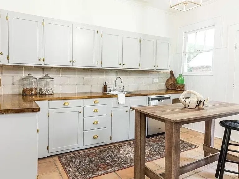 Slide of Visionary Homes and Investments