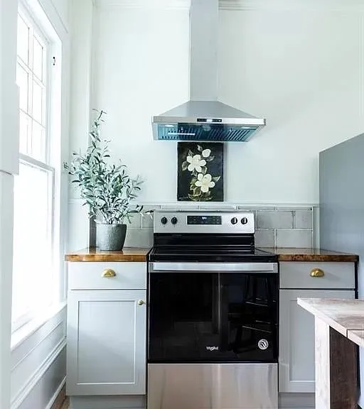 Slide of Visionary Homes and Investments