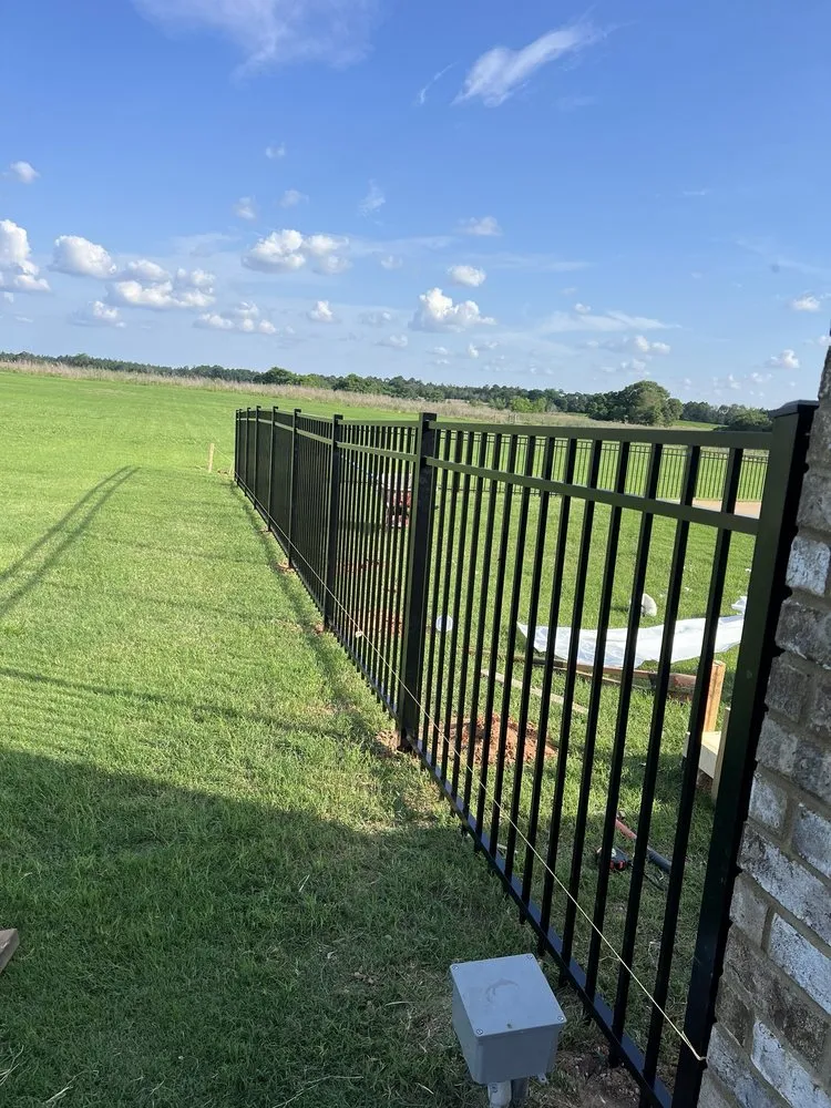 Slide of Vista Fence & Roofing