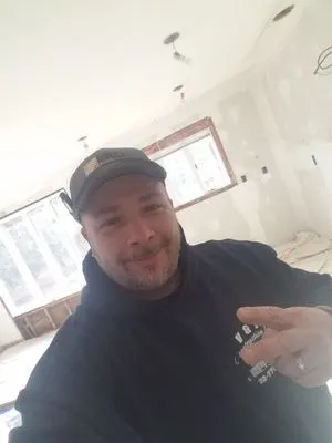 V&J Construction Logo