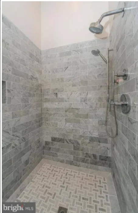 Slide of Vjoya Construction