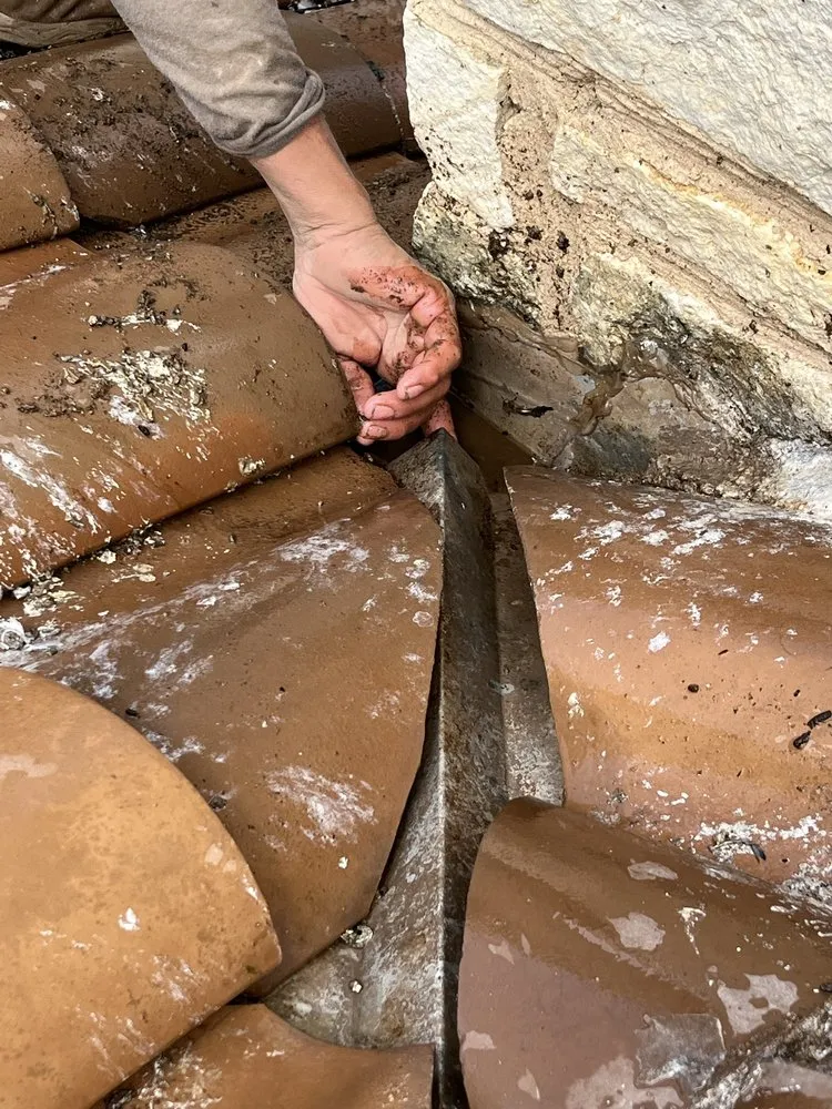 Slide of V&V Roofing & Construction