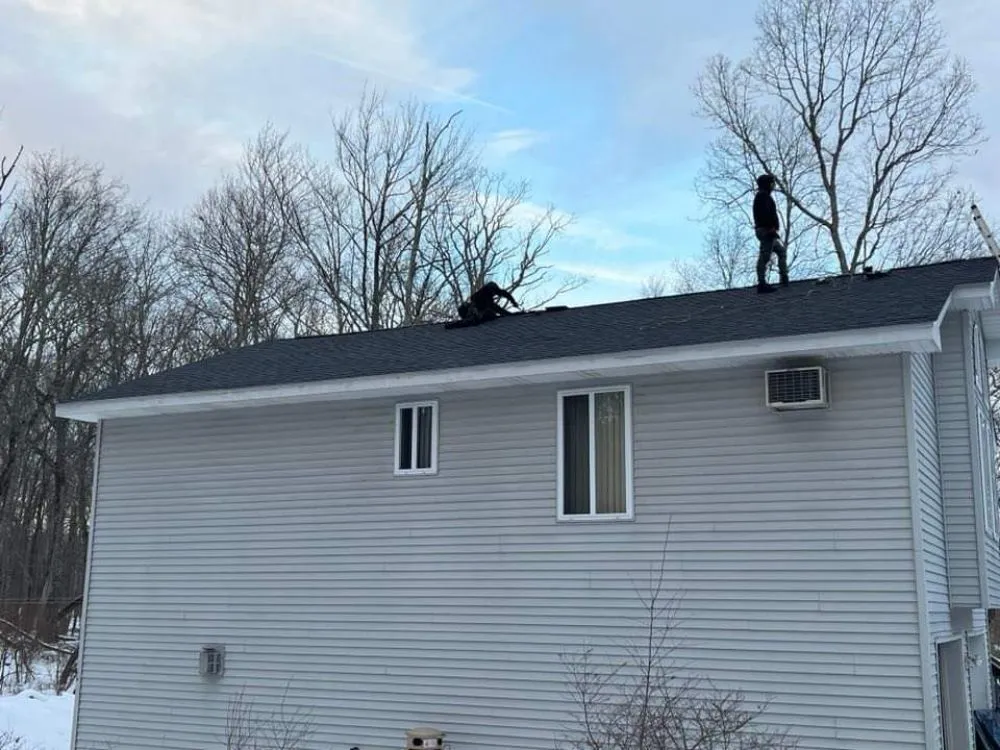 Slide of W Construcción Roofing