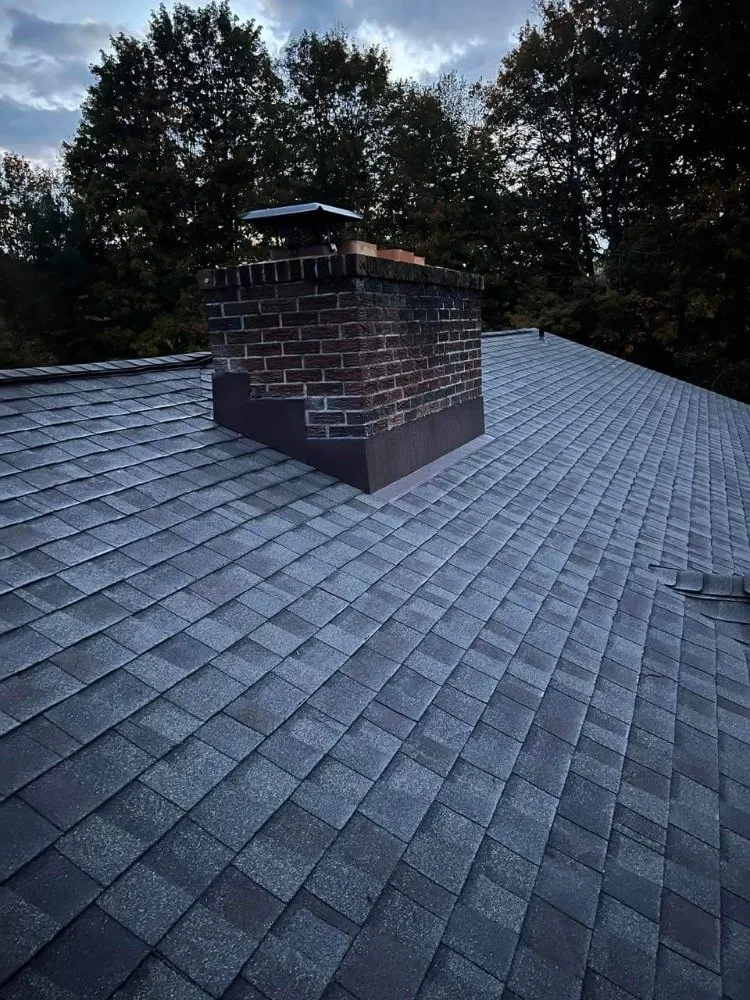 Slide of W Construcción Roofing