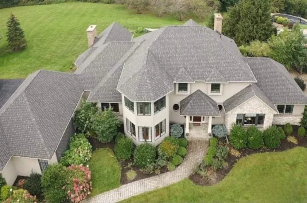 Slide of W Construcción Roofing