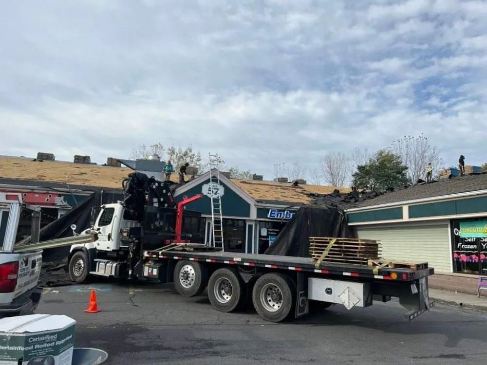 Slide of W Construcción Roofing