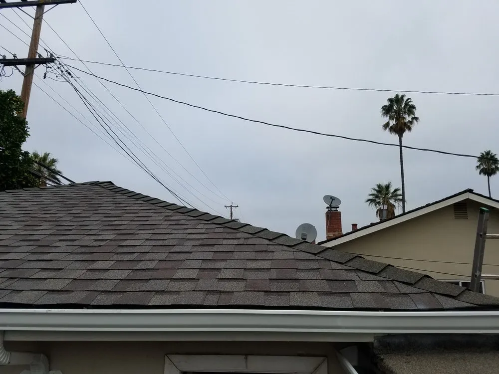 Slide of Wang's Roofing