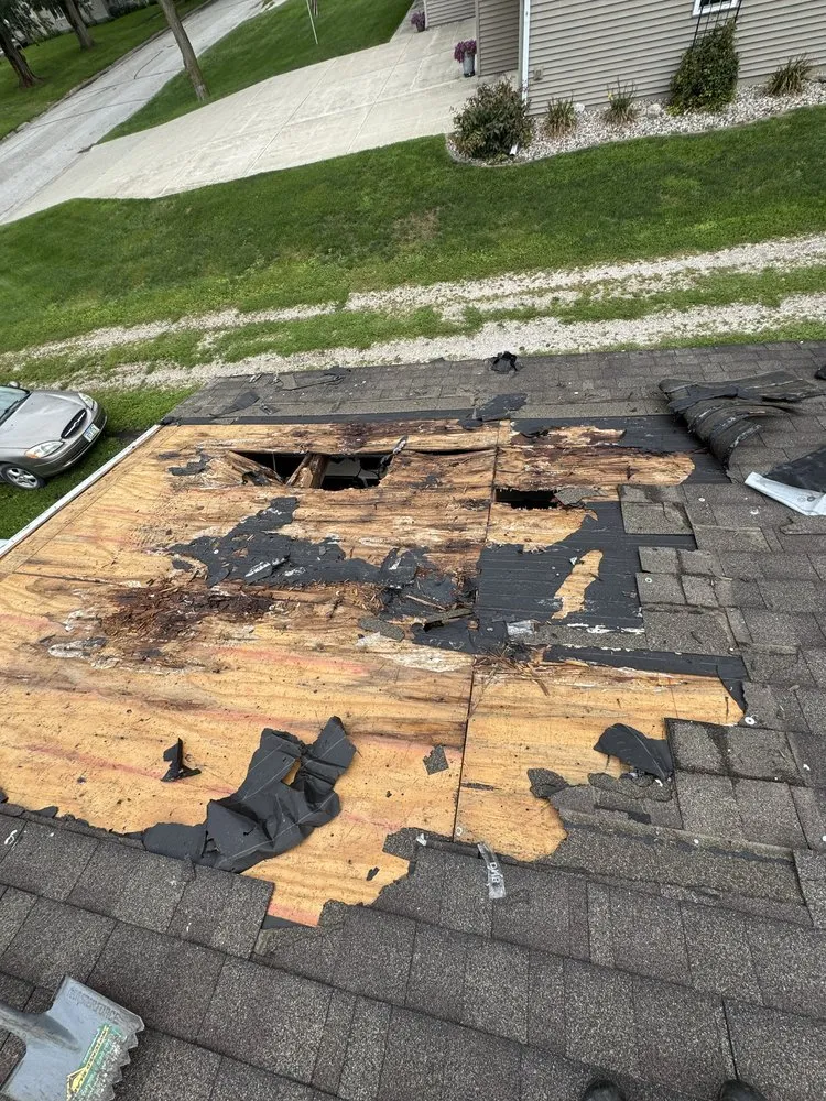 Emergency roof installation for fast service in Rolfe, IA by Way 2 be