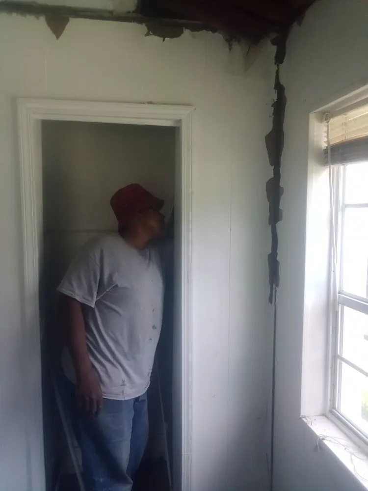 Slide of We Da Best Handyman & Roofing