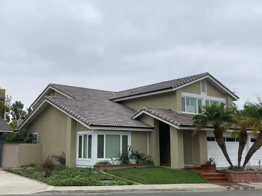 Slide of Wences Roofing Team