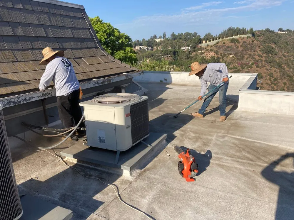 Slide of Wences Roofing Team