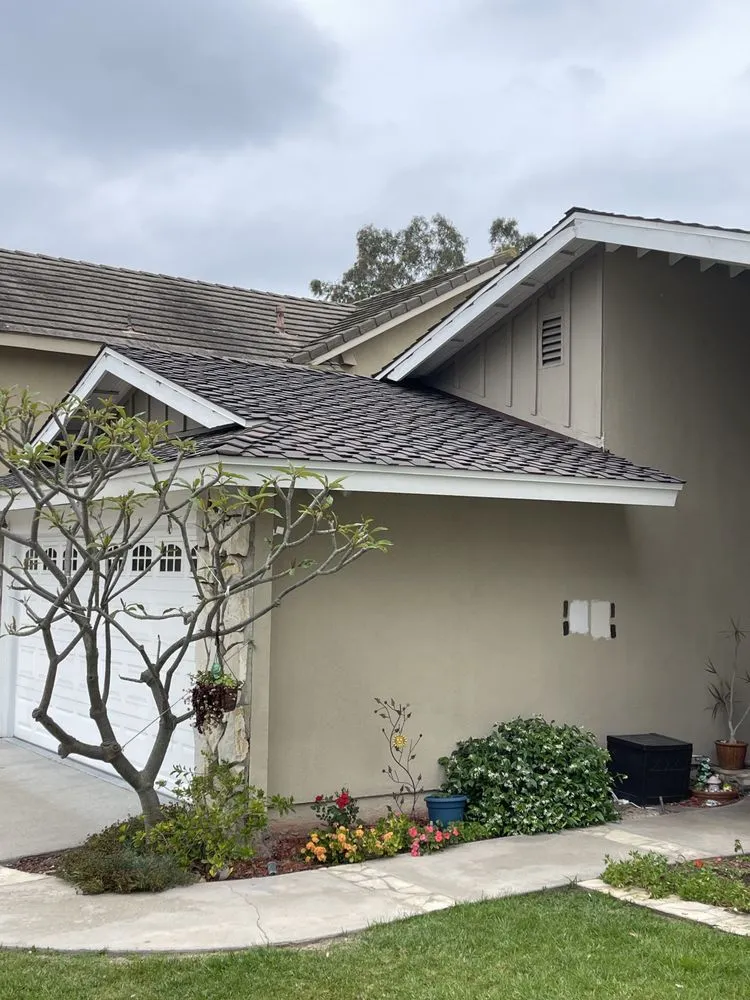 Slide of Wences Roofing Team