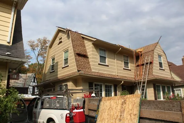 When It Wayne's Roofing Company Logo