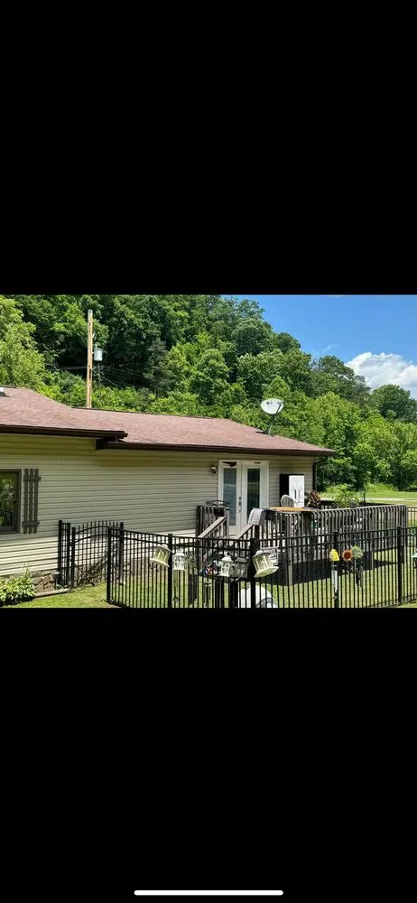 Slide of White Lightnin‘ Fencing