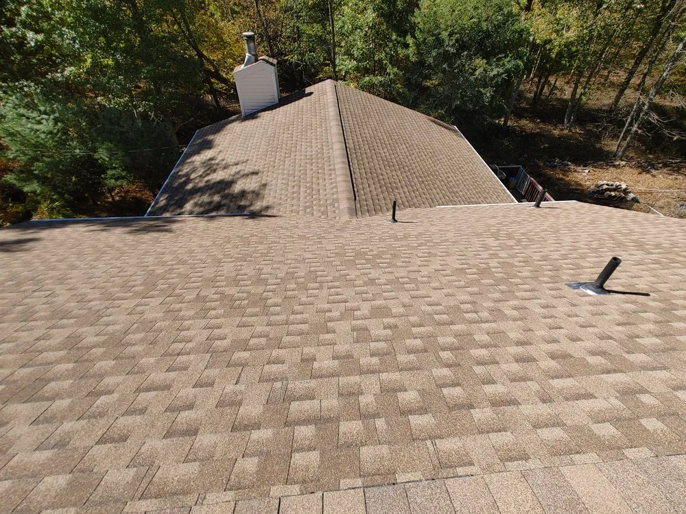 Emergency shingle roofing service in Henryville, PA by Widdoss Roofing