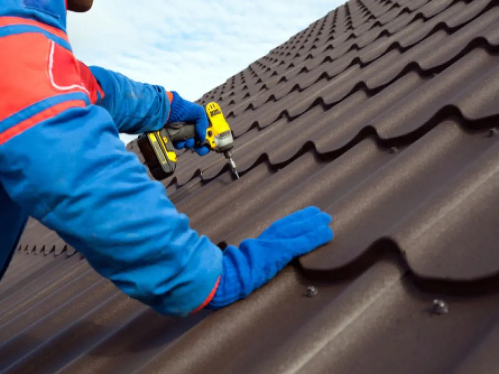 Top-rated roof repair in Cynthiana, IN by Willis Construction