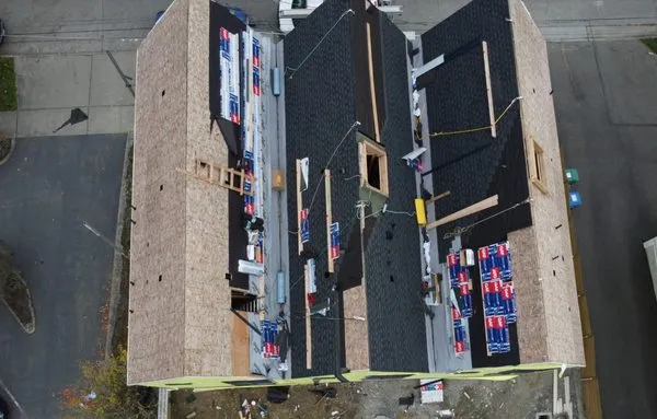 Willy Roofing & Const Logo