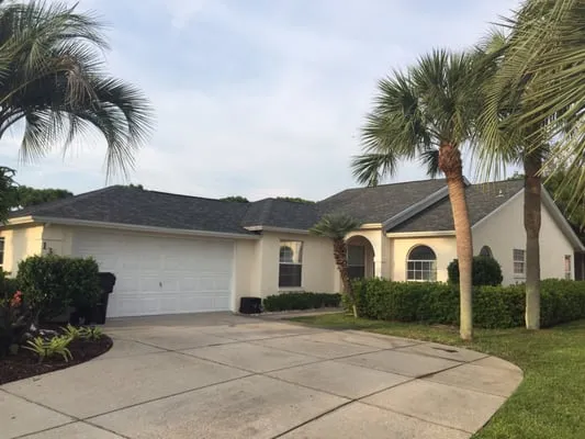 Wilson's Roofing of Bay County Logo