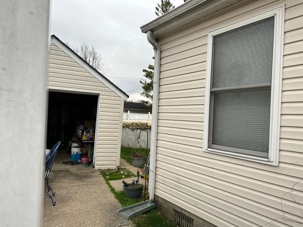 Slide of WIW Roofing