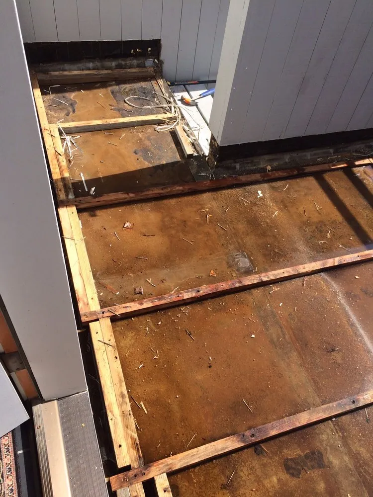 Licensed shingle roofing service in Sedro-Woolley, WA by Wolverine Construction