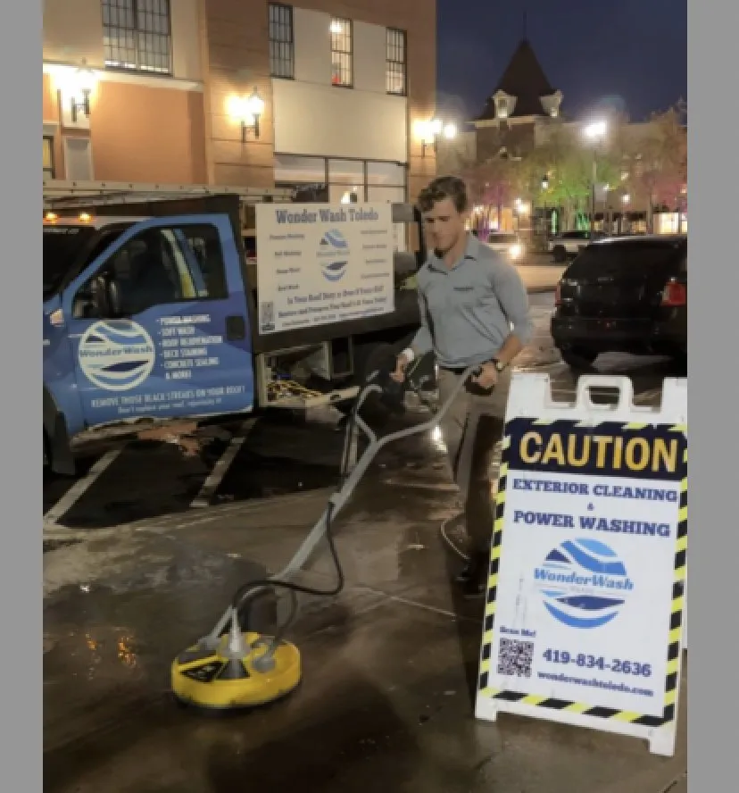 Slide of Wonder Wash Exterior