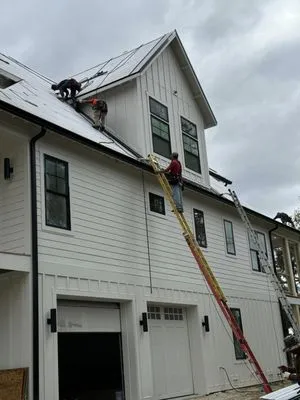 Woody's Roofing Logo