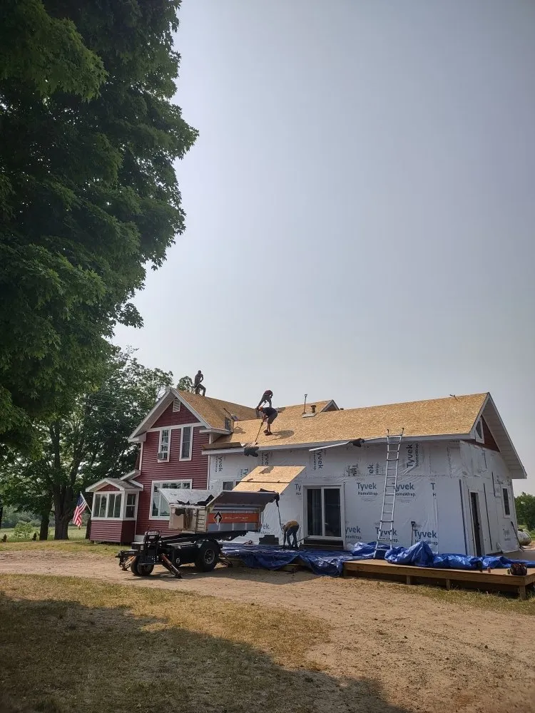 Expert shingle roofing service experts serving Fountain, MI - Wooooo-Halla Oddities