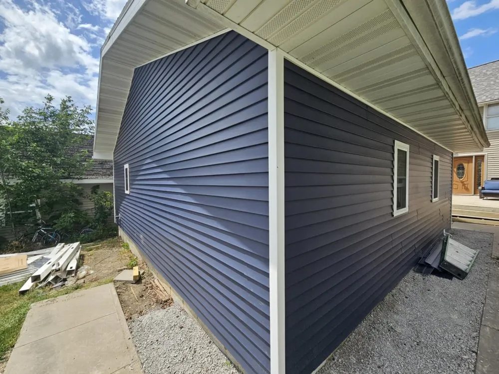 Local flat roof repair experts serving Reasnor, IA - World Wide Construction