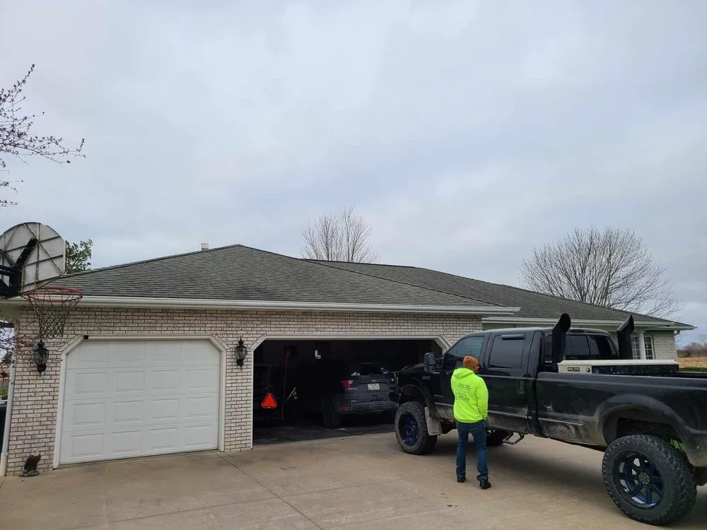 Licensed roof repair in Reasnor, IA - World Wide Construction