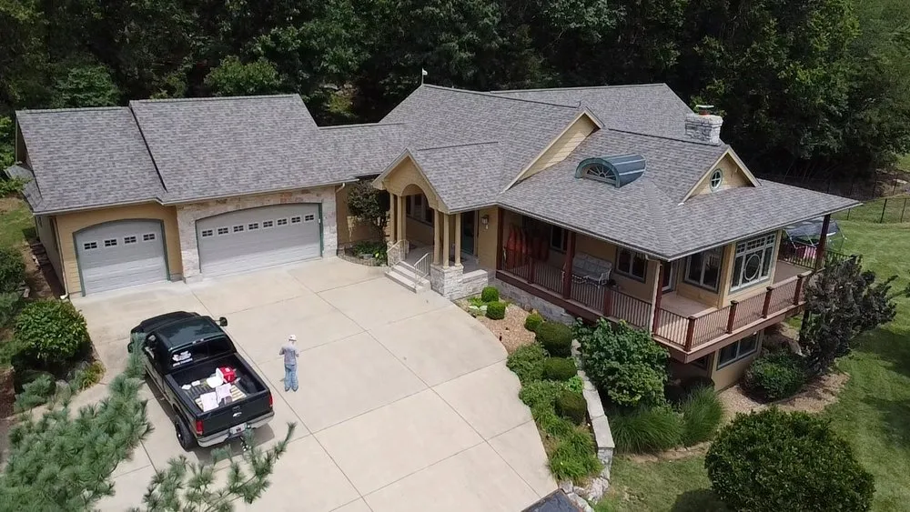 Top-rated shingle roofing service in St. Louis, MO by W&W Roofing