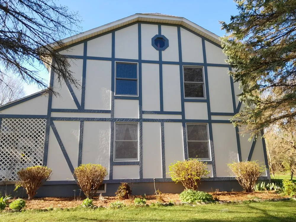 Slide of Yaklins Creative Exteriors