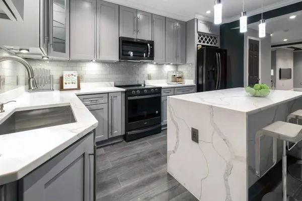 Yaris Construction LLC Logo