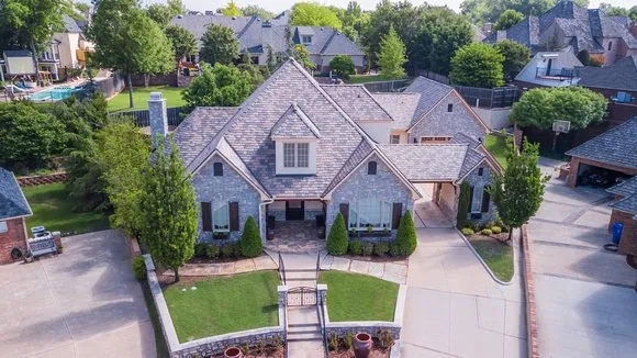 Slide of Yates Roofing & Construction