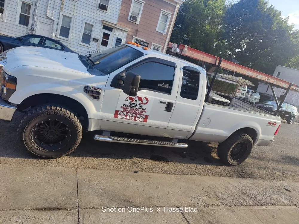 Slide of Yerick Luis Contrucción