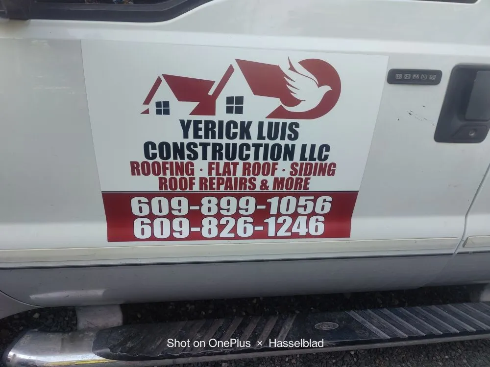 Slide of Yerick Luis Contrucción