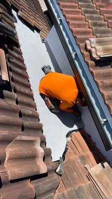 Yes Roofing Construction Logo