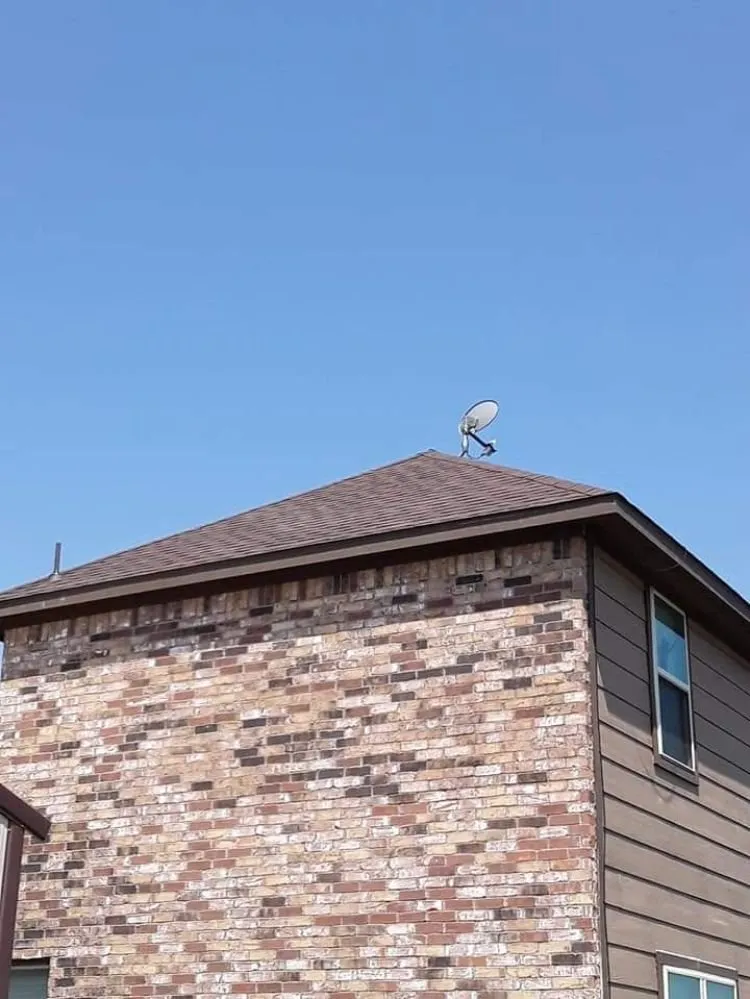 Slide of YFM Roofing